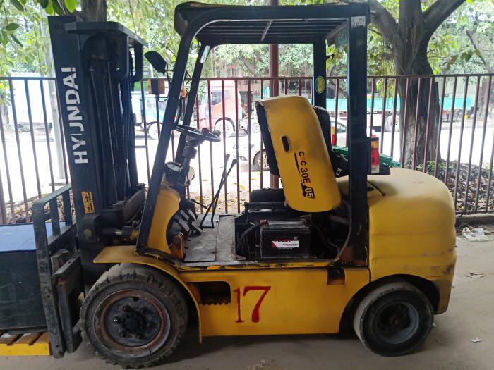 現代平衡重式叉車